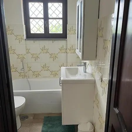 Charming Independent *
